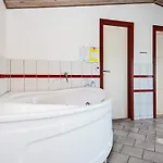 10 Person In Harboore-by Traum בית נופש הרבור