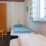 10 Person In Harboore-by Traum הרבור
